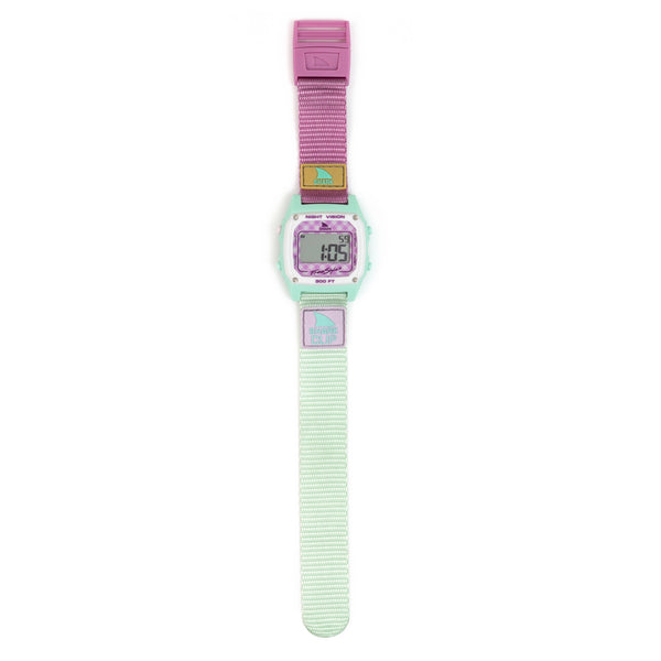 Freestyle SHARK CLASSIC CLIP GINGHAM PINK: Retro-style watch featuring a pastel gingham fabric strap, water-resistant design, and a luminous display.