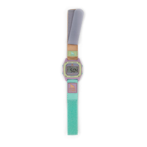 Freestyle SHARK CLASSIC LEASH MINT POP: pastel textured strap, square display with digits, 100M water resistance.