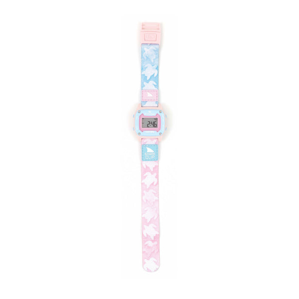 A Freestyle SHARK MINI CLIP TRIPPY TURTLE with a pastel pink and blue houndstooth-patterned band, digital face visible.