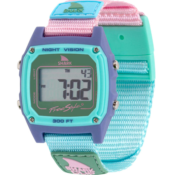 Freestyles SHARK CLASSIC CLIP SEA GLASS shows 7:02, a digital watch with a colorful strap and retro-futurism vibes.